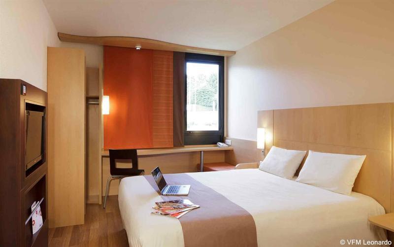 Ploumagoar Hotel Ibis Guingamp Coeur De Bretagne מראה חיצוני תמונה