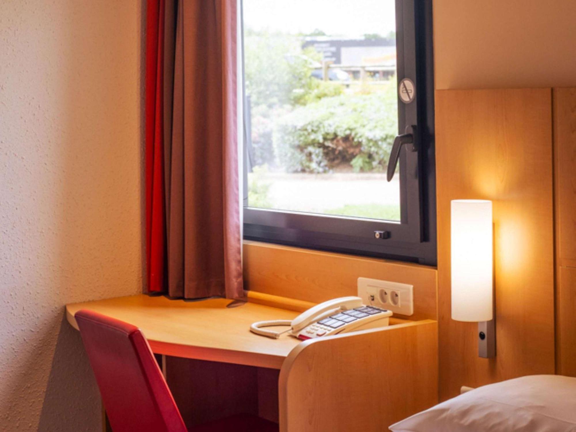 Ploumagoar Hotel Ibis Guingamp Coeur De Bretagne מראה חיצוני תמונה