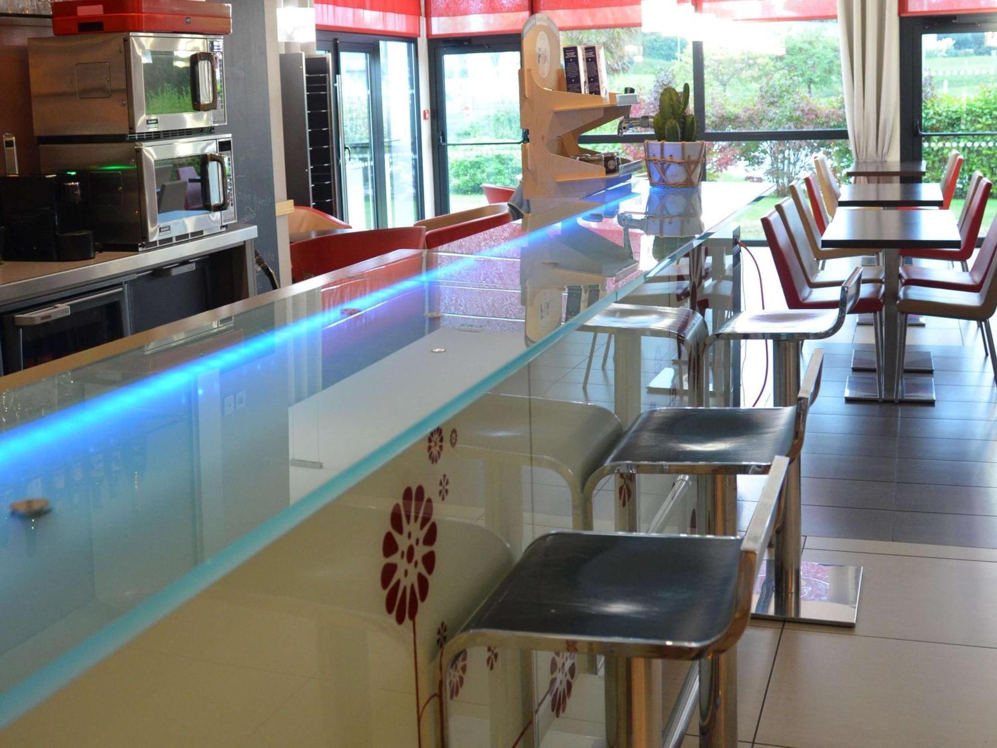 Ploumagoar Hotel Ibis Guingamp Coeur De Bretagne מראה חיצוני תמונה