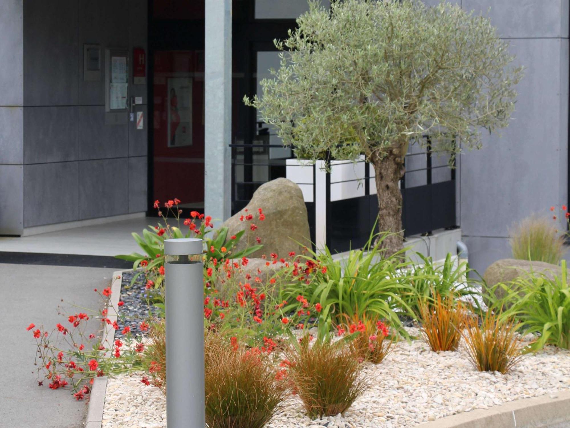 Ploumagoar Hotel Ibis Guingamp Coeur De Bretagne מראה חיצוני תמונה