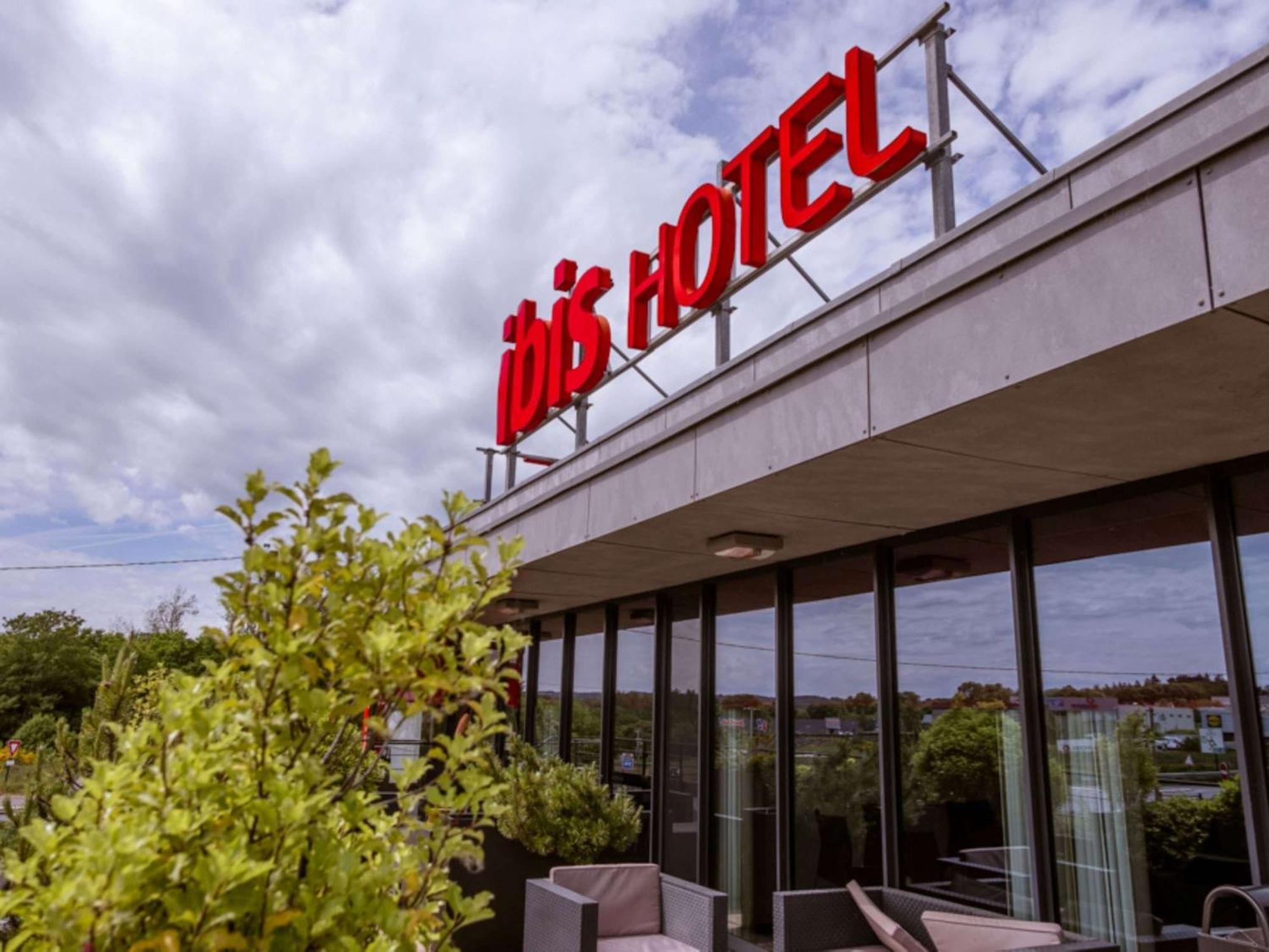 Ploumagoar Hotel Ibis Guingamp Coeur De Bretagne מראה חיצוני תמונה