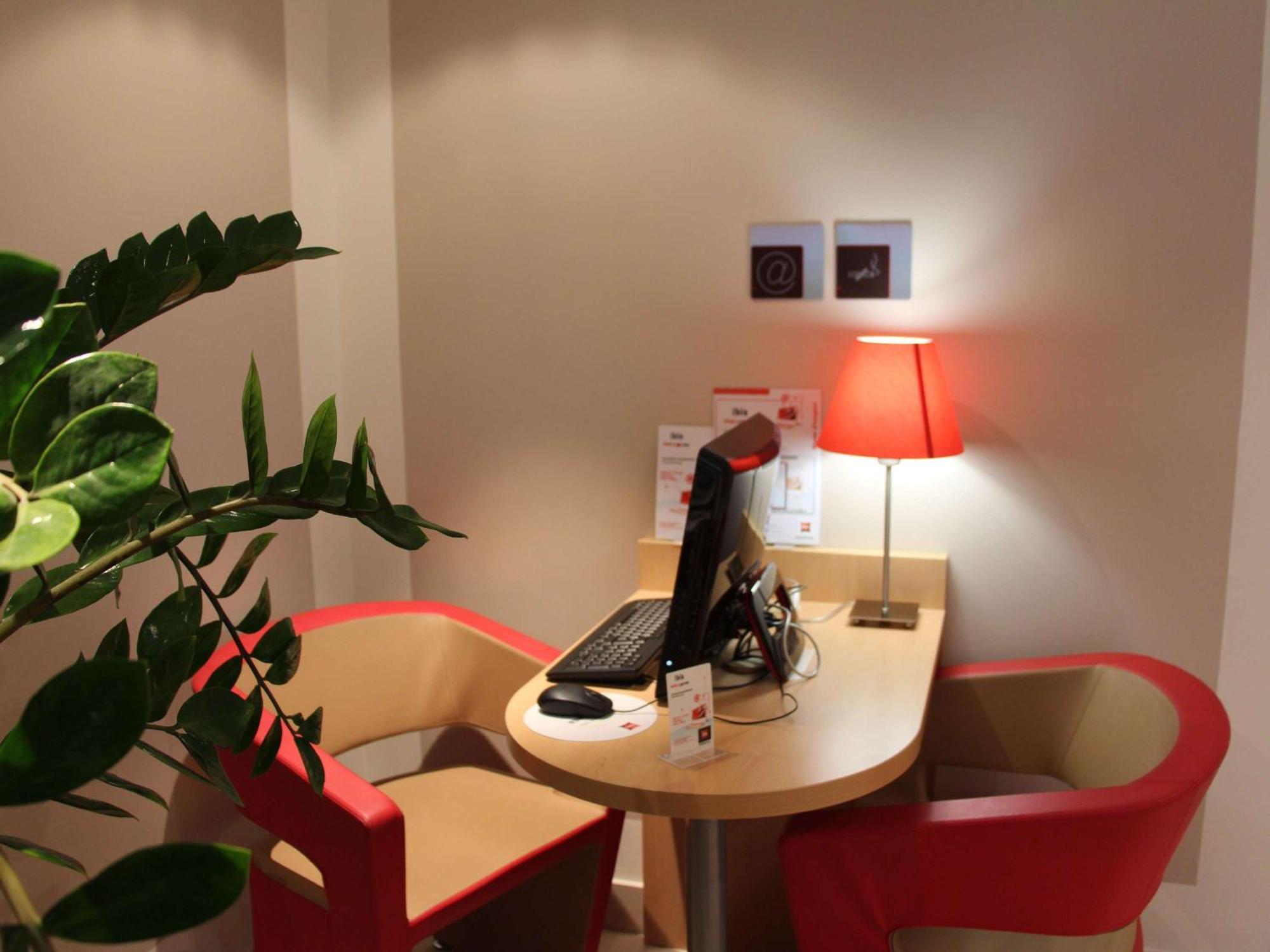Ploumagoar Hotel Ibis Guingamp Coeur De Bretagne מראה חיצוני תמונה