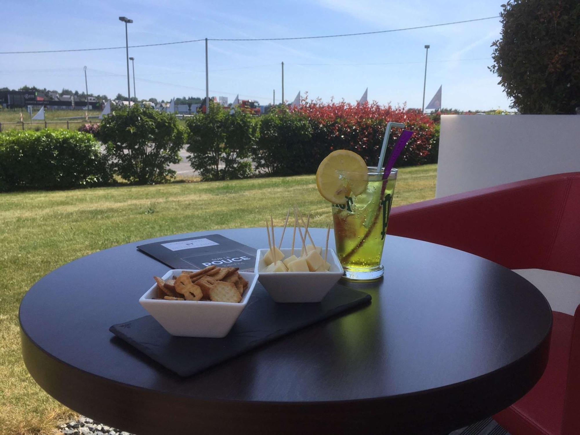 Ploumagoar Hotel Ibis Guingamp Coeur De Bretagne מראה חיצוני תמונה