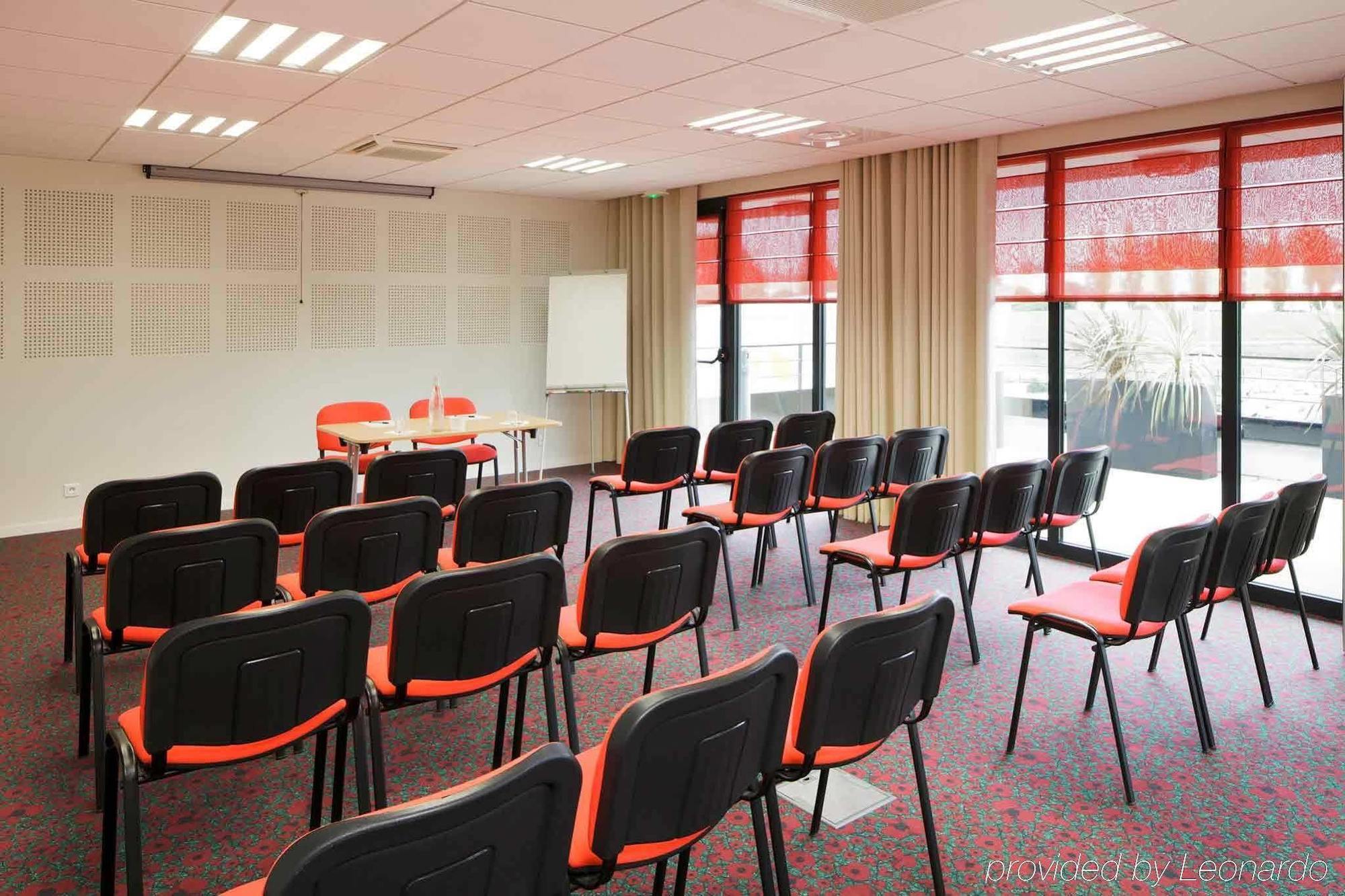Ploumagoar Hotel Ibis Guingamp Coeur De Bretagne עסק תמונה