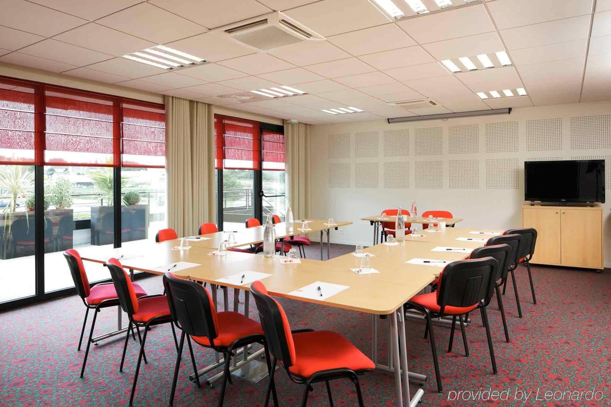 Ploumagoar Hotel Ibis Guingamp Coeur De Bretagne עסק תמונה