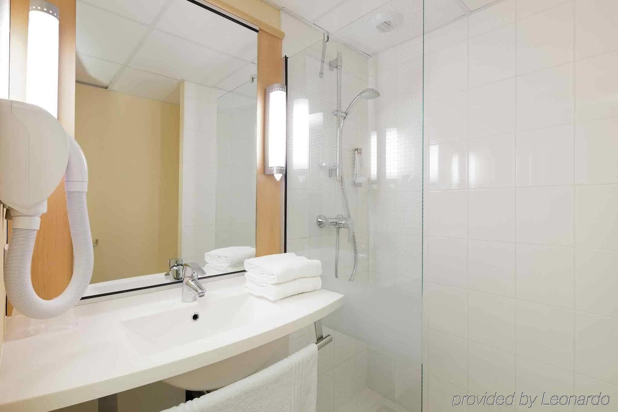 Ploumagoar Hotel Ibis Guingamp Coeur De Bretagne חדר תמונה
